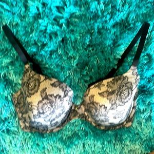 Victoria’s Secret lined Demi bra